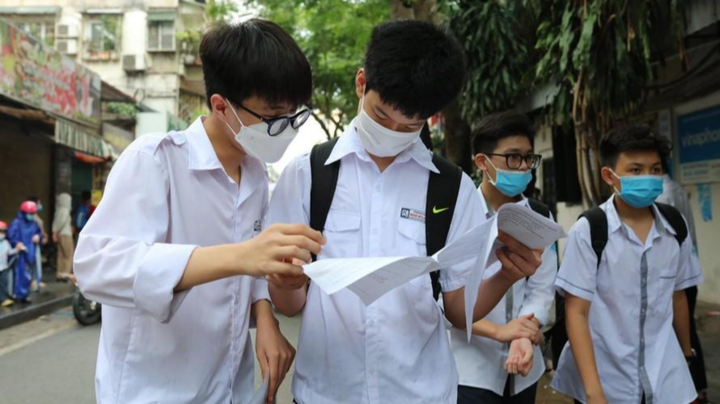Tuyển sinh vào lớp 10 tại Hà Nội: Đề tiếng Anh dễ bất ngờ,  dự kiến nhiều thí sinh đạt điểm 9,10