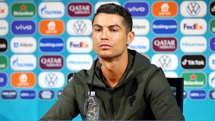Coca-Cola bốc hơi 4 tỷ USD chỉ sau 30 phút vì hành động của Ronaldo