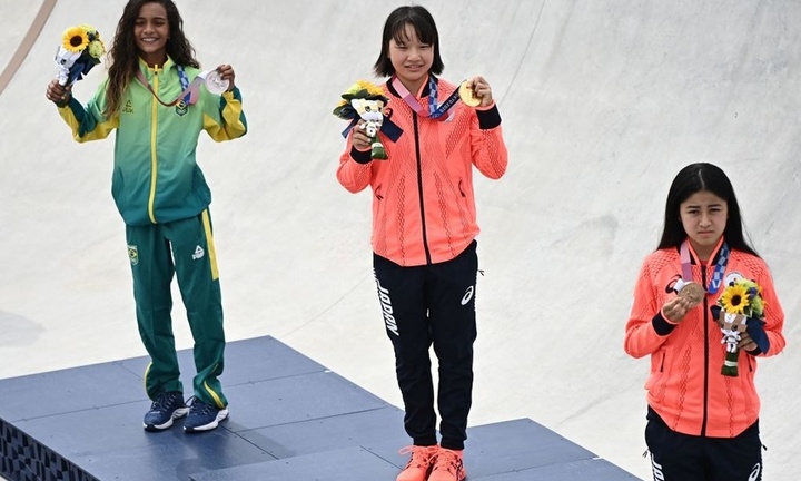 Nữ VĐV Momiji Nishiya đi vào lịch sử Nhật Bản khi giành được HCV Olympic ở tuổi 13