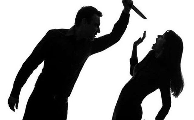 Mâu thuẫn trong bữa cơm, chồng dùng dao đâm vợ tử vong