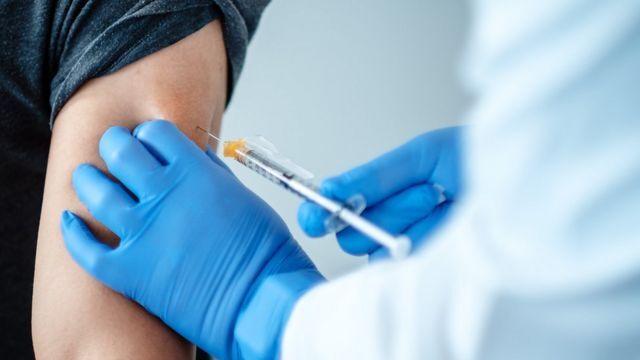 Biến thể Delta lan rộng, Thủ tướng Israel khuyến cáo người trên 60 tuổi tiêm vaccine