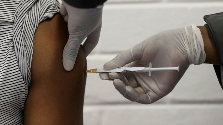 Pháp tặng 670.000 liều vaccine COVID-19 cho Việt Nam