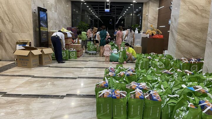 Cư dân Sunshine City chung tay giúp đỡ người có hoàn cảnh khó khăn vì dịch COVID-19