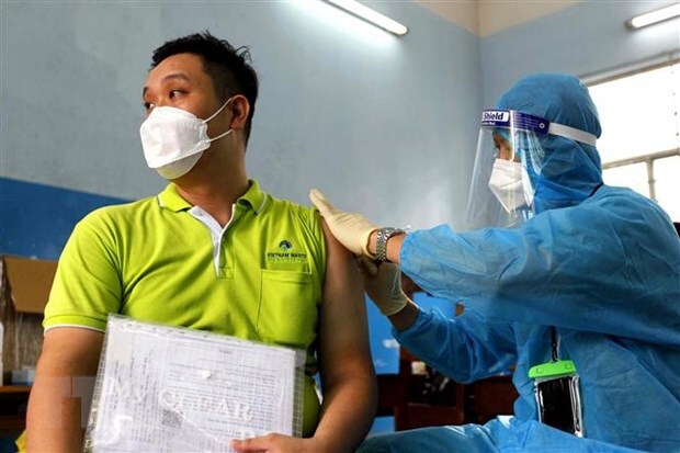 TP.HCM tiêm hoàn thành gần 100% vaccine phòng COVID-19 mũi 1 cho người trên 18 tuổi