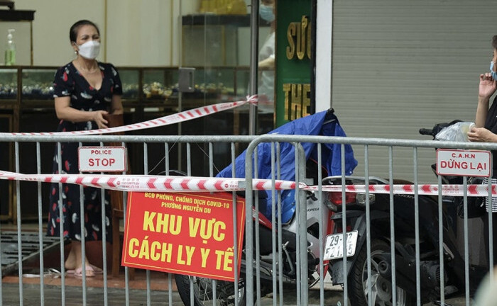 Hà Nội: Phát hiện người đàn ông nhiễm COVID-19 tử vong trong tư thế treo cổ ở phố Trần Nhân Tông