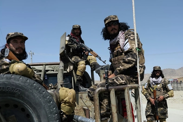 Tin tức quân sự mới nóng nhất ngày 2/10: Taliban đột kích sào huyệt của phiến quân IS