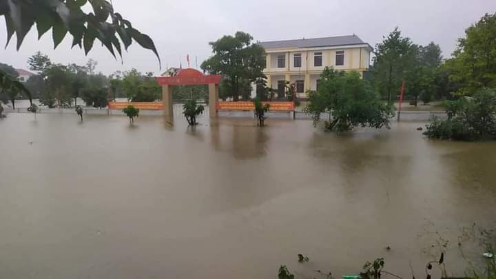 Mưa lớn tại các tỉnh Trung Bộ và Tây Nguyên, nhiều nơi ngập lụt, lũ quét, sạt lở