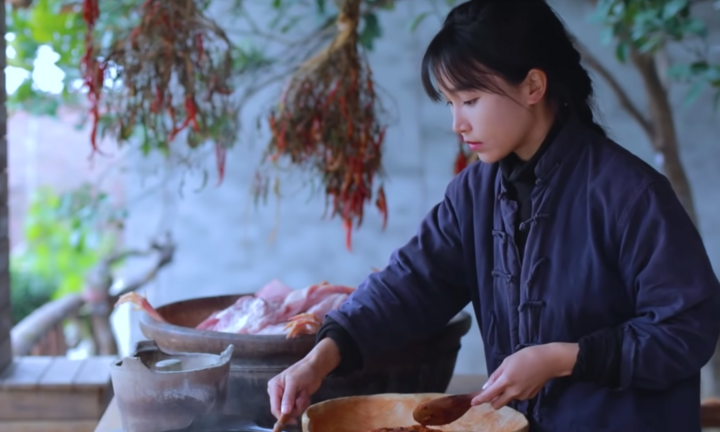 Đàm phán bất thành, 'tiên nữ đồng quê’ Lý Tử Thất kiện công ty quản lý