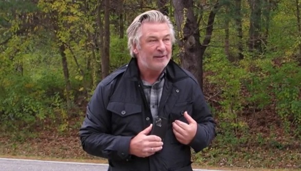 Alec Baldwin lên tiếng sau sự cố bắn chết đồng nghiệp: