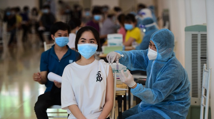 Cho phép tiêm trộn vắc-xin phòng COVID-19 của Moderna cho người đã tiêm mũi 1 Pfizer hoặc AstraZeneca