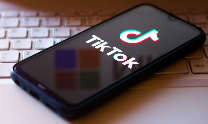 Hàng loạt trường học tại Mỹ đóng cửa vì trào lưu đe dọa xả súng trên TikTok