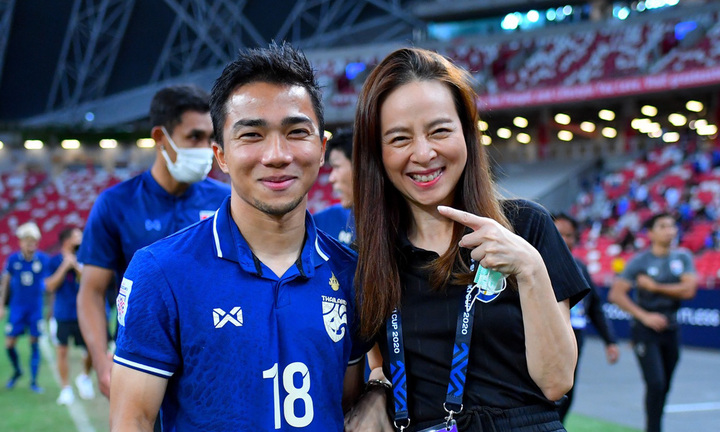 Nữ trưởng đoàn Thái Lan tiết lộ những yếu tố quyết định giúp Thái Lan vô địch AFF Cup