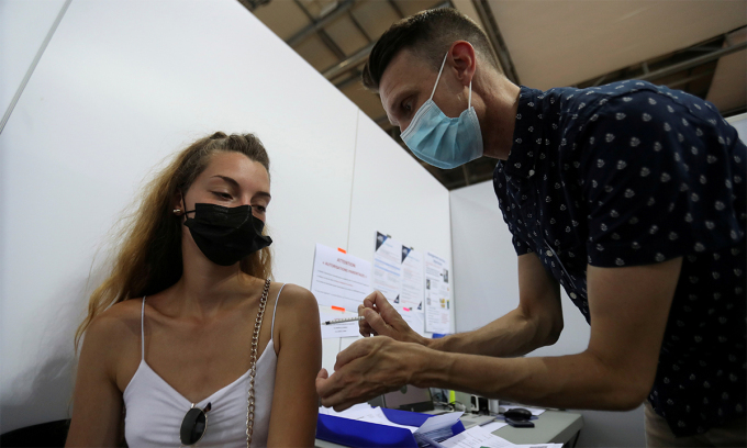 EU cảnh báo tiêm nhiều mũi vaccine tăng cường có thể gây tác dụng phụ, suy yếu hệ miễn dịch