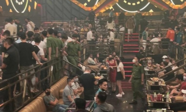 Phát hiện 50 nam nữ thanh niên dương tính ma túy quán bar ở TP.HCM