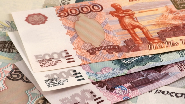 Giá đồng rup sụt giảm, chứng khoán lao dốc sau động thái của Tổng thống Putin
