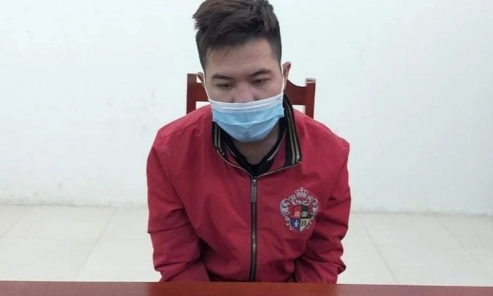 Tạm giữ đối tượng giả mạo công an vào nhà dân đe dọa đòi tiền