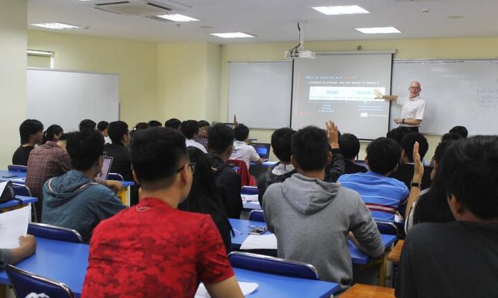 Bỏ yêu cầu chứng chỉ bồi dưỡng theo tiêu chuẩn chức danh nghề nghiệp với giảng viên theo từng hạng