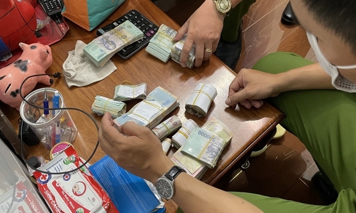 An Giang: Triệt phá đường dây đánh bạc liên tỉnh quy mô lớn, khởi tố 18 đối tượng