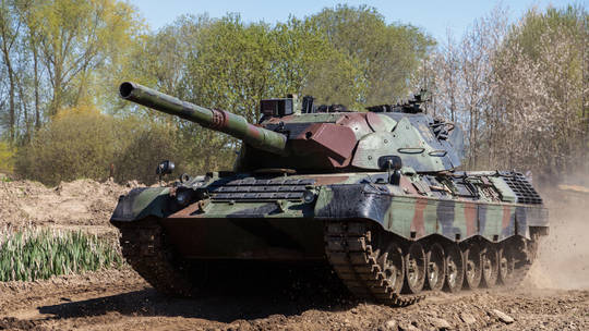 Tây Ban Nha chuyển giao vũ khí hạng nặng cho Ukraine