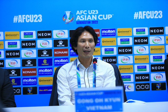 HLV Gong Oh Kyun lý giải việc không ăn mừng khi thắng U23 Malaysia