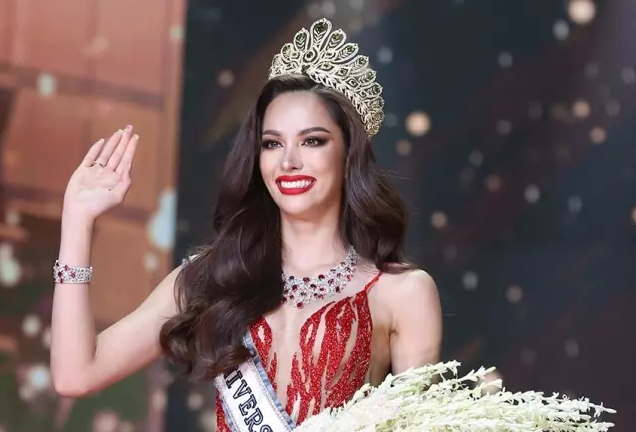 Con gái công nhân thu gom rác đăng quang Hoa hậu Hoàn vũ Thái Lan 2022