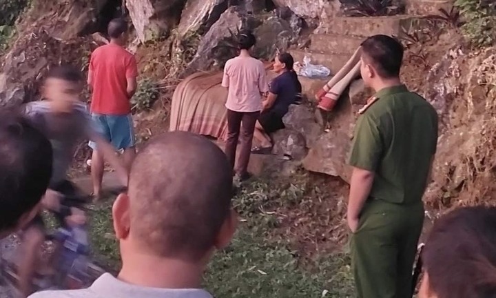 Hòa Bình: Xác định nguyên nhân nam thanh niên tử vong dưới hang núi 