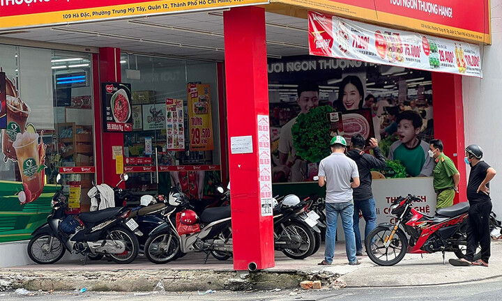 Truy bắt đối tượng dùng súng cướp tiền tại cửa hàng tiện lợi