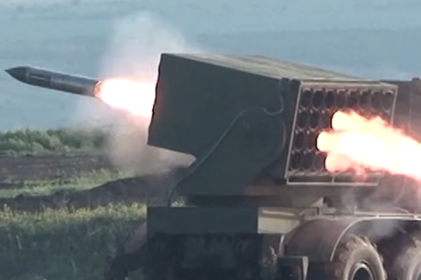 Video: 'Hỏa thần nhiệt áp' Cheburashka khai hỏa nhằm vào các vị trí quân đội Ukraine ở Donbass