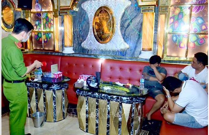 Bạc Liêu: Bắt quả tang nhóm thanh niên sử dụng ma túy tại quán karaoke