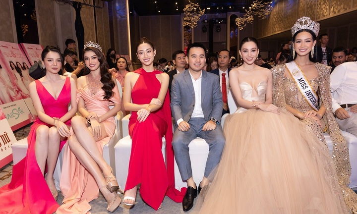 Dàn Hoa hậu, người đẹp quy tụ tại họp báo Chung khảo Toàn quốc Hoa hậu Việt Nam 2022