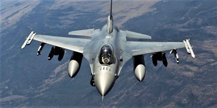 Bulgaria mua thêm 8 'Chim cắt' F-16 của Mỹ