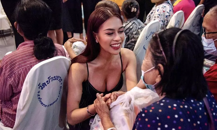 Mặc trang phục phản cảm đi từ thiện, top 10 Miss Grand International hứng chỉ trích