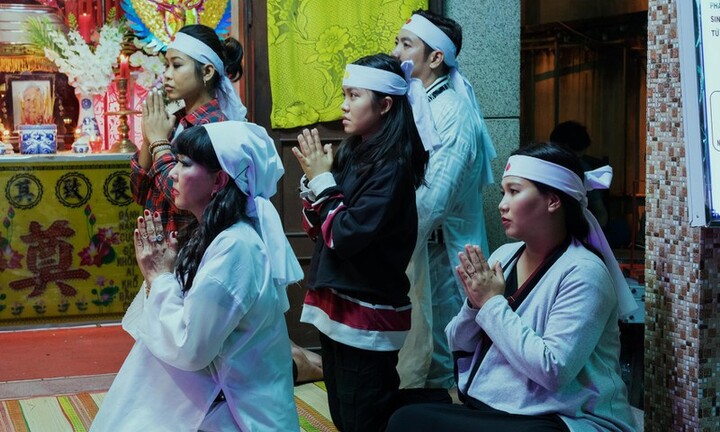 Phim Việt 'Đêm tối rực rỡ' tham dự tranh giải Quả Cầu Vàng danh giá