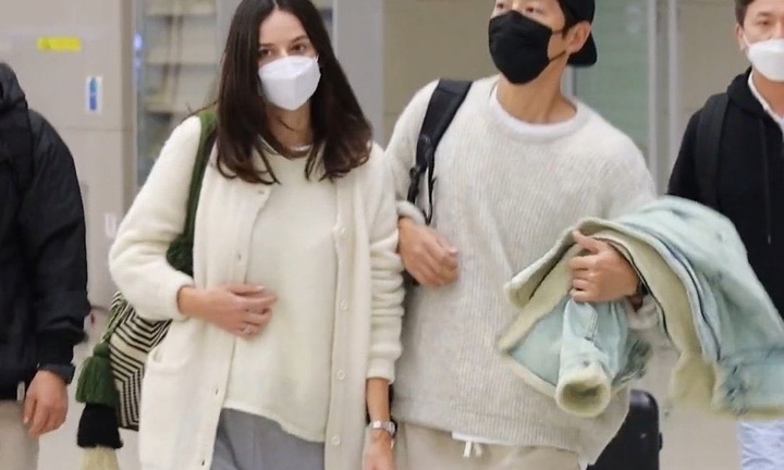 Song Joong Ki xác nhận hẹn hò với bạn gái người Anh