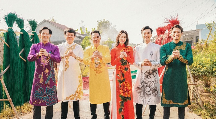 Lý Hải cùng dàn diễn viên 'Lật mặt: Tấm vé định mệnh' diện áo dài đón năm mới