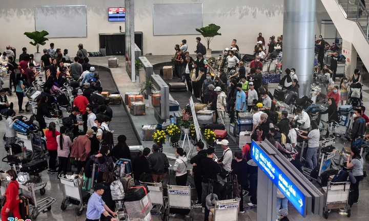 Sân bay Tân Sơn Nhất đón 100.000 khách trong ngày đầu năm mới