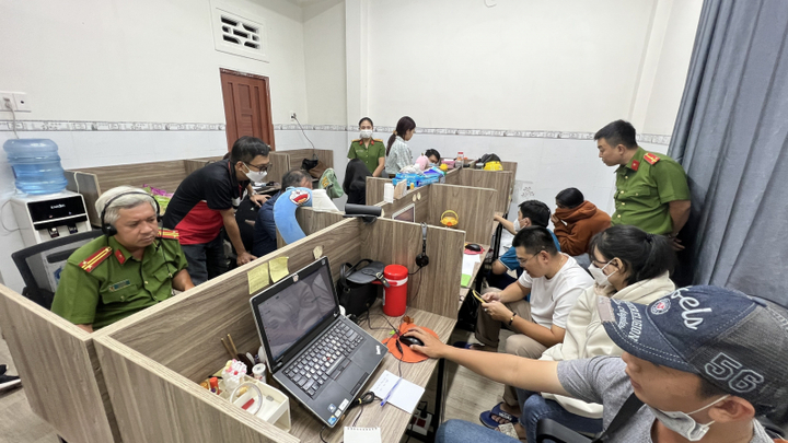 Bắt nhóm đối tượng đòi nợ thuê trên các app do người nước ngoài điều hành