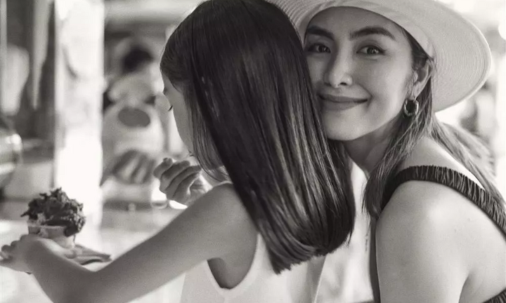 Tăng Thanh Hà đăng ảnh khoe sắc bên cạnh con gái