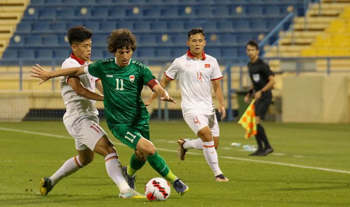 Dính hai thẻ đỏ, U23 Việt Nam thua đậm trước U23 Iraq