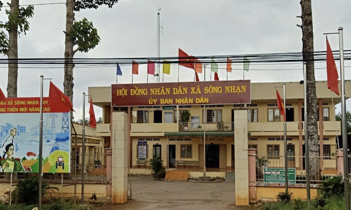 Vụ 2 vợ chồng bấm được 4 biển số xe siêu đẹp: Tạm đình chỉ phó công an xã