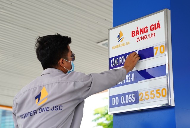 Giá xăng trong nước ngày mai (4/5) giảm mạnh?