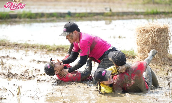 Dương Lâm thẳng tay nhấn Isaac xuống bùn tại ruộng sình Bình Định