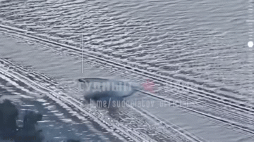Video: Cận cảnh UAV tự sát của Nga đánh trúng mục tiêu trên sông Dnipro 