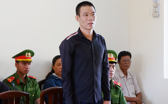 Lãnh án 12 năm tù vì vác dao chém con riêng của người tình