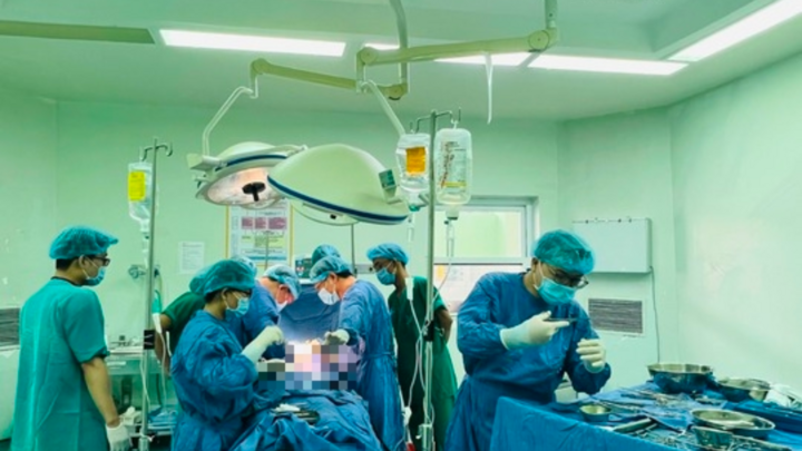 Cứu sống nam thanh niên không rõ lai lịch bị thương nặng ở Quảng Nam