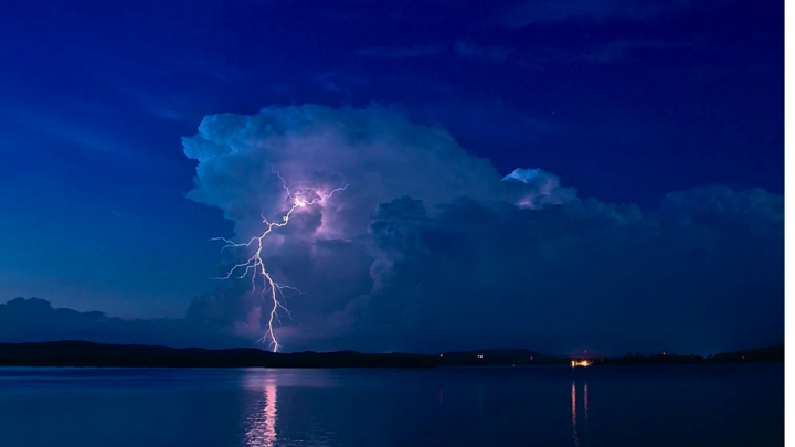 Đang đi đánh cá, một người đàn ông bị sét đánh tử vong