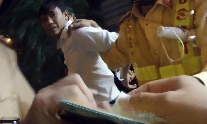 Tin tức pháp luật mới nhất ngày 30/9: Khởi tố lái xe vi phạm nồng độ cồn và “đẩy, đấm” CSGT