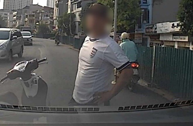 Tin tức pháp luật mới nhất ngày 2/10: Xe SH chặn đường đấm bẹp capô xe ô tô vì không cho vượt