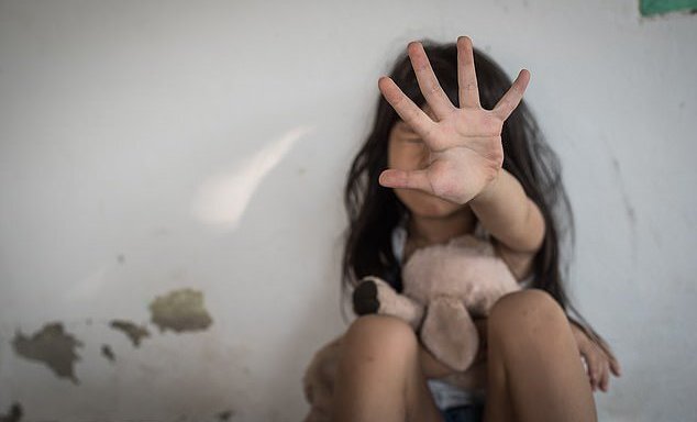 Tin tức pháp luật mới nhất ngày 9/10: Công an tìm mẹ bé gái 12 tuổi bị hiếp dâm đến có thai