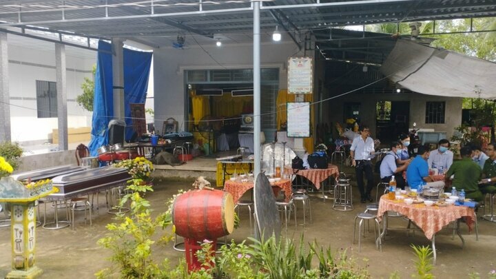 Tin tức pháp luật mới nhất ngày 16/10: Điều tra vụ mẹ tử vong, con trai nhập viện do nghi bị ngộ độc sữa 
